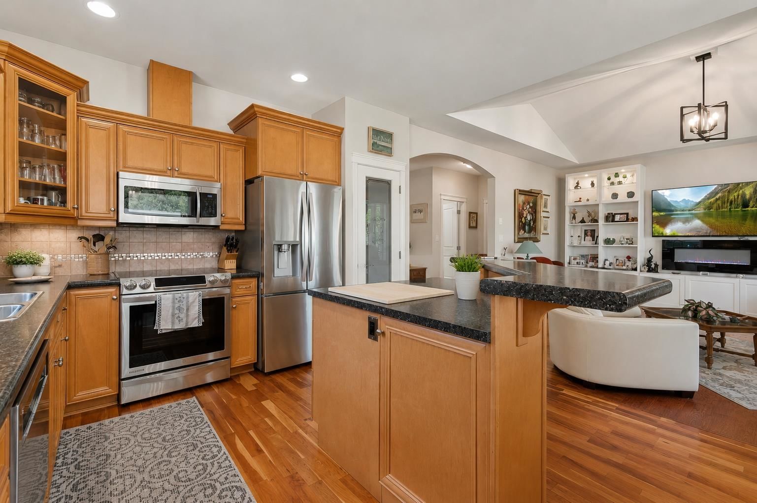 Listing Image 11