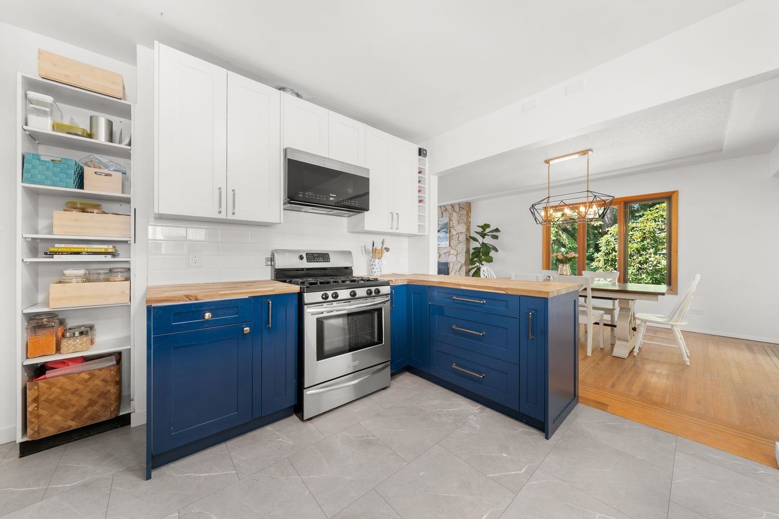 Listing Image 12