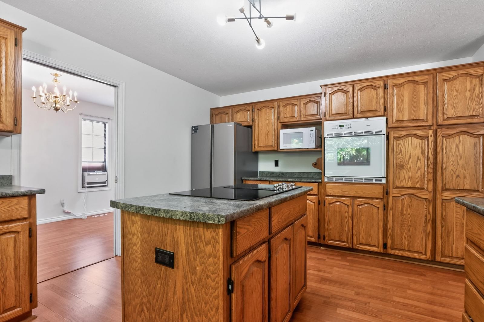 Listing Image 13