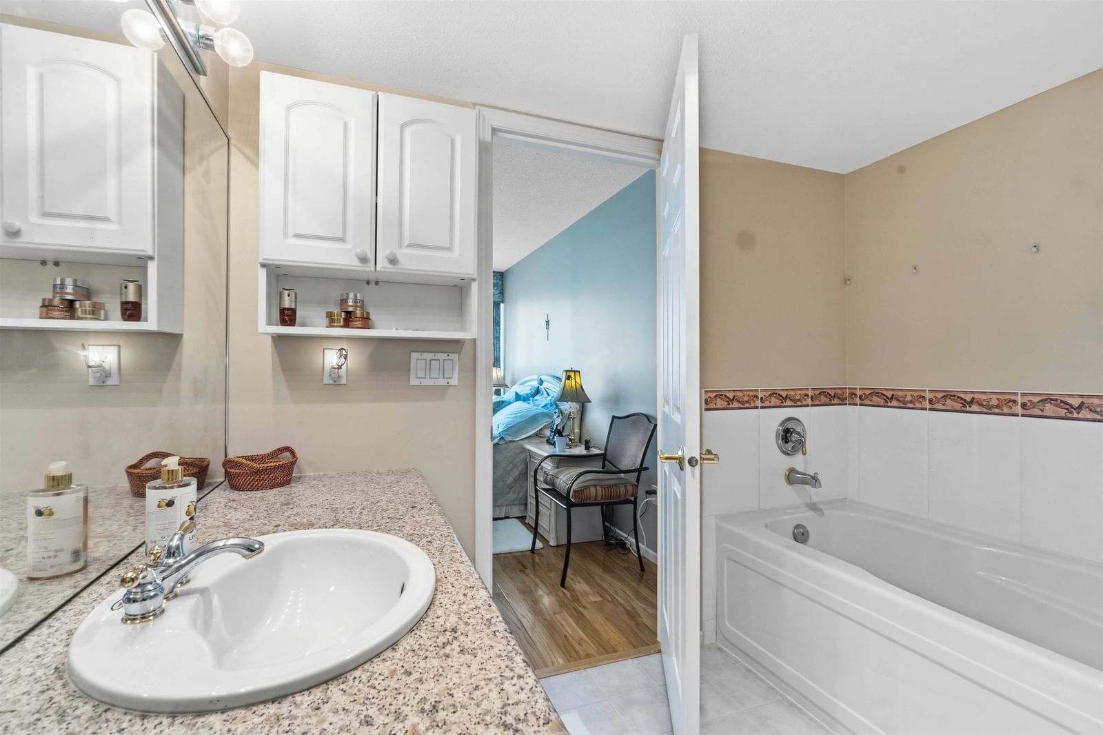 Listing Image 18