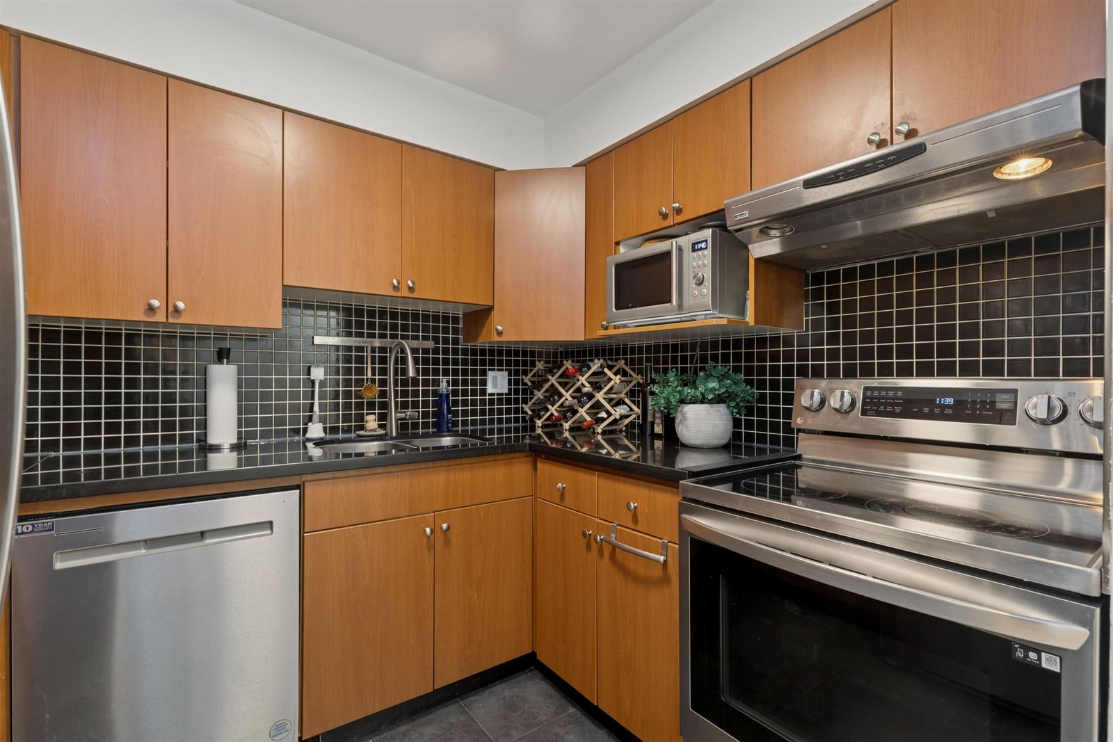 Listing Image 14