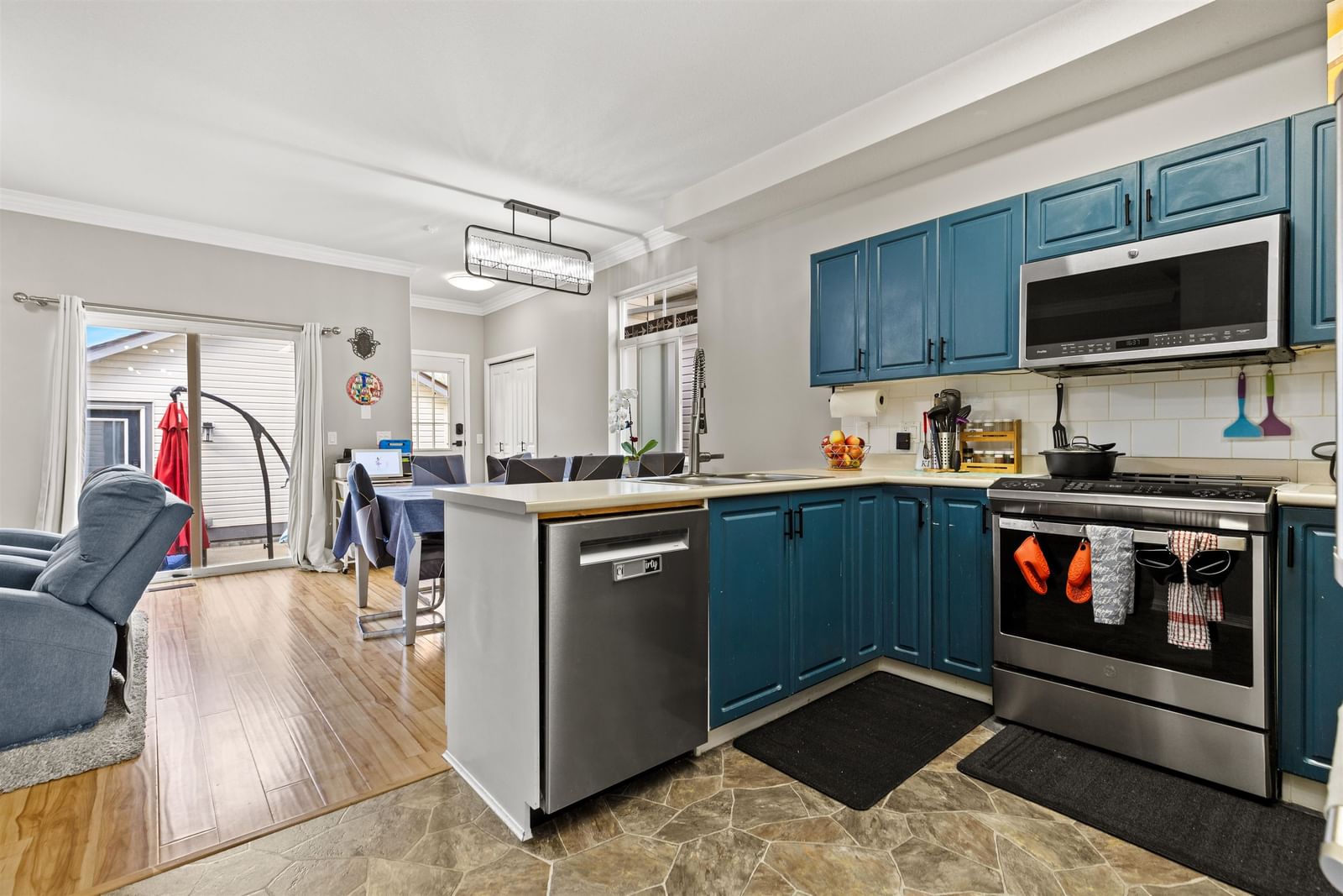 Listing Image 5