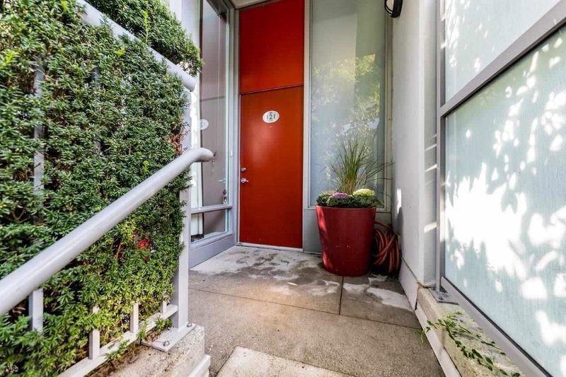 121 Georgia Street W