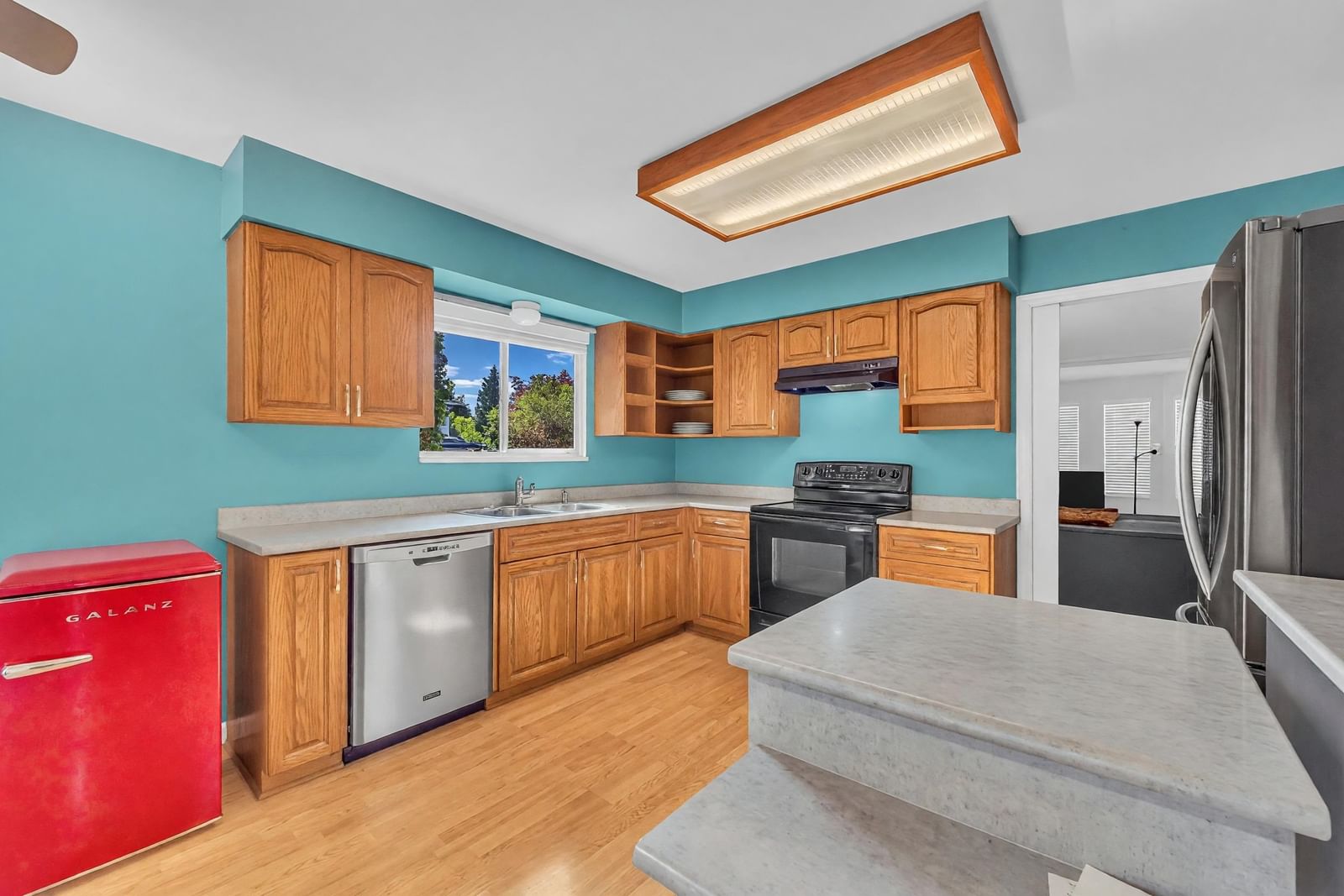 Listing Image 11