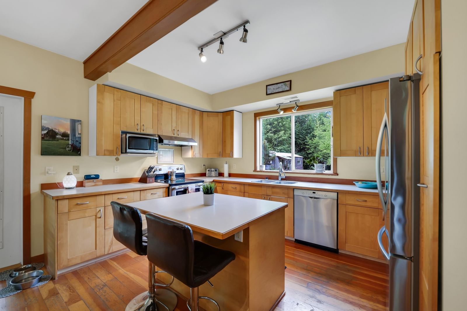 Listing Image 6
