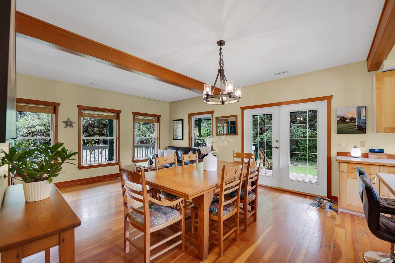 Listing Image 8