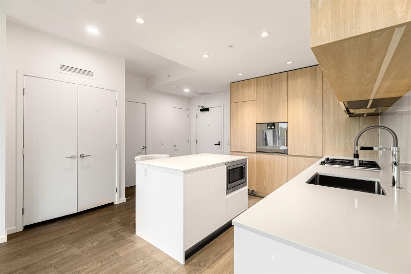 528 - 6300 Minoru Boulevard