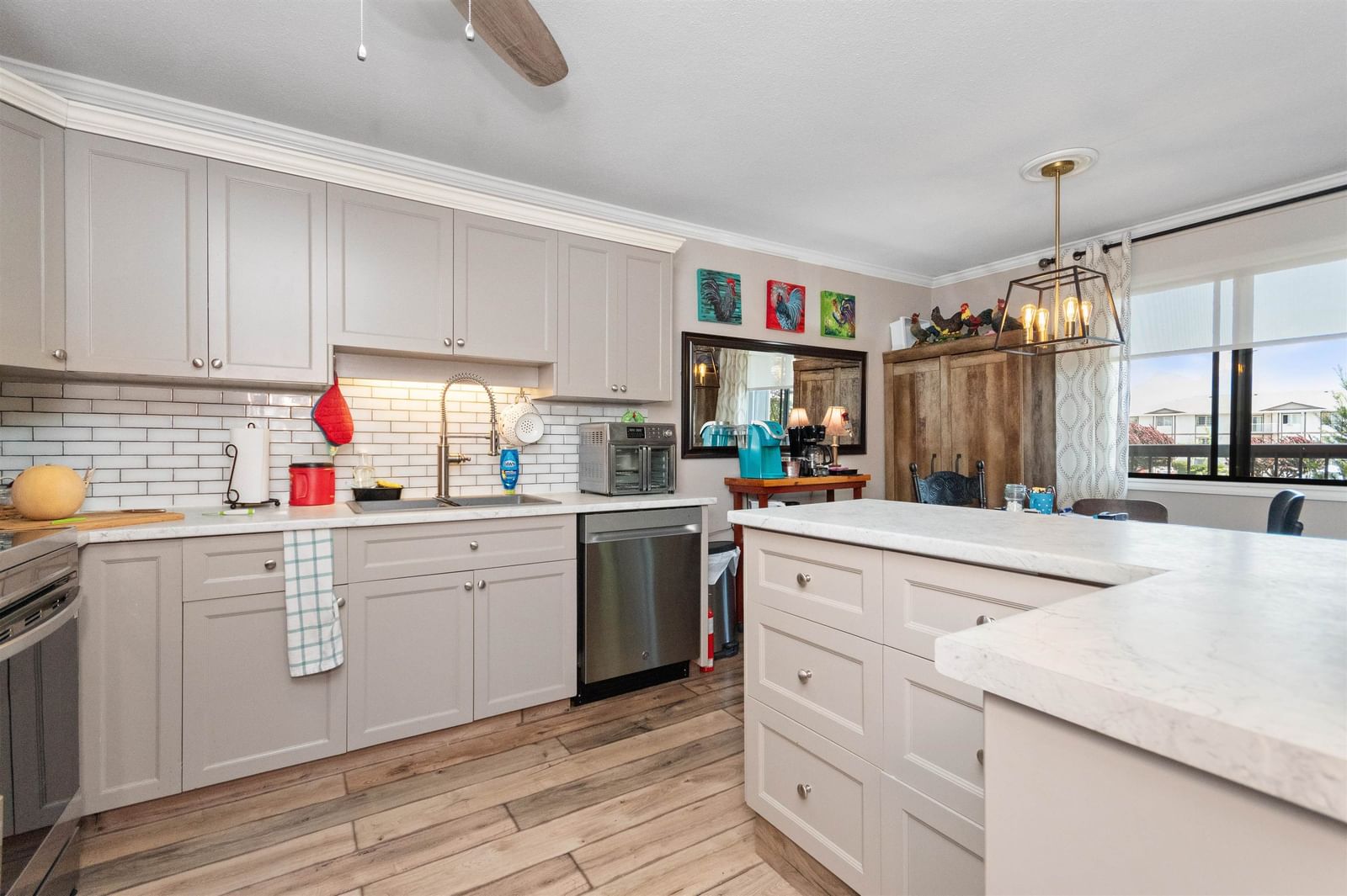 Listing Image 19