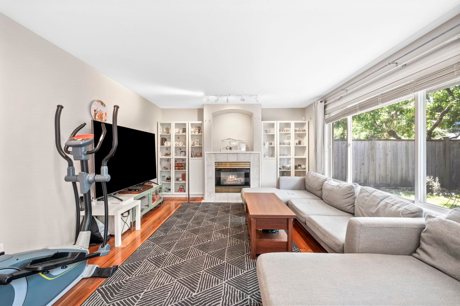 Listing Image 12