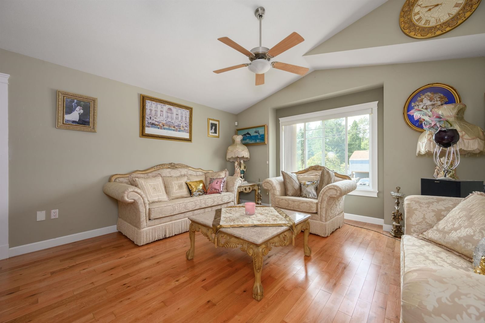 Listing Image 6