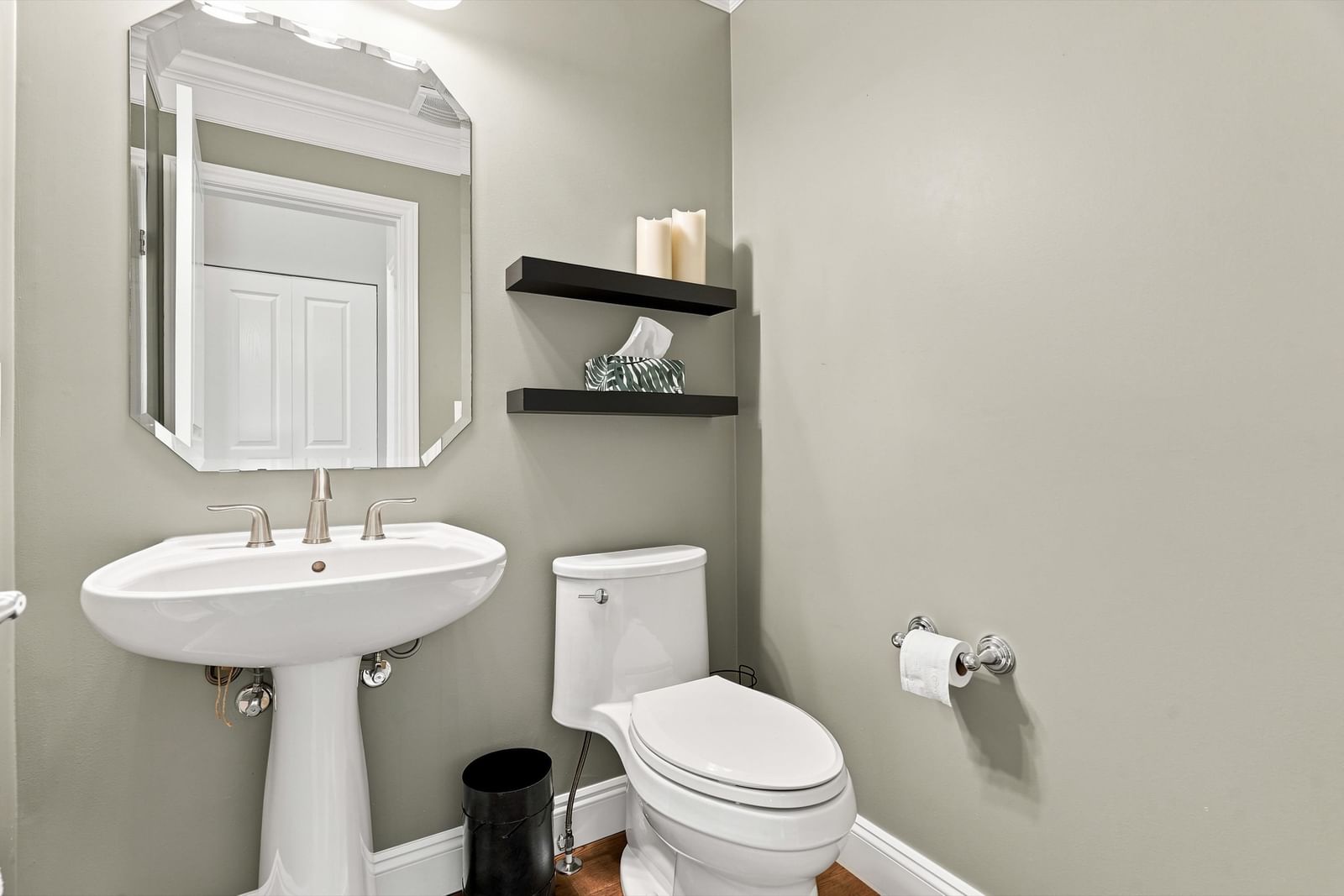 Listing Image 19