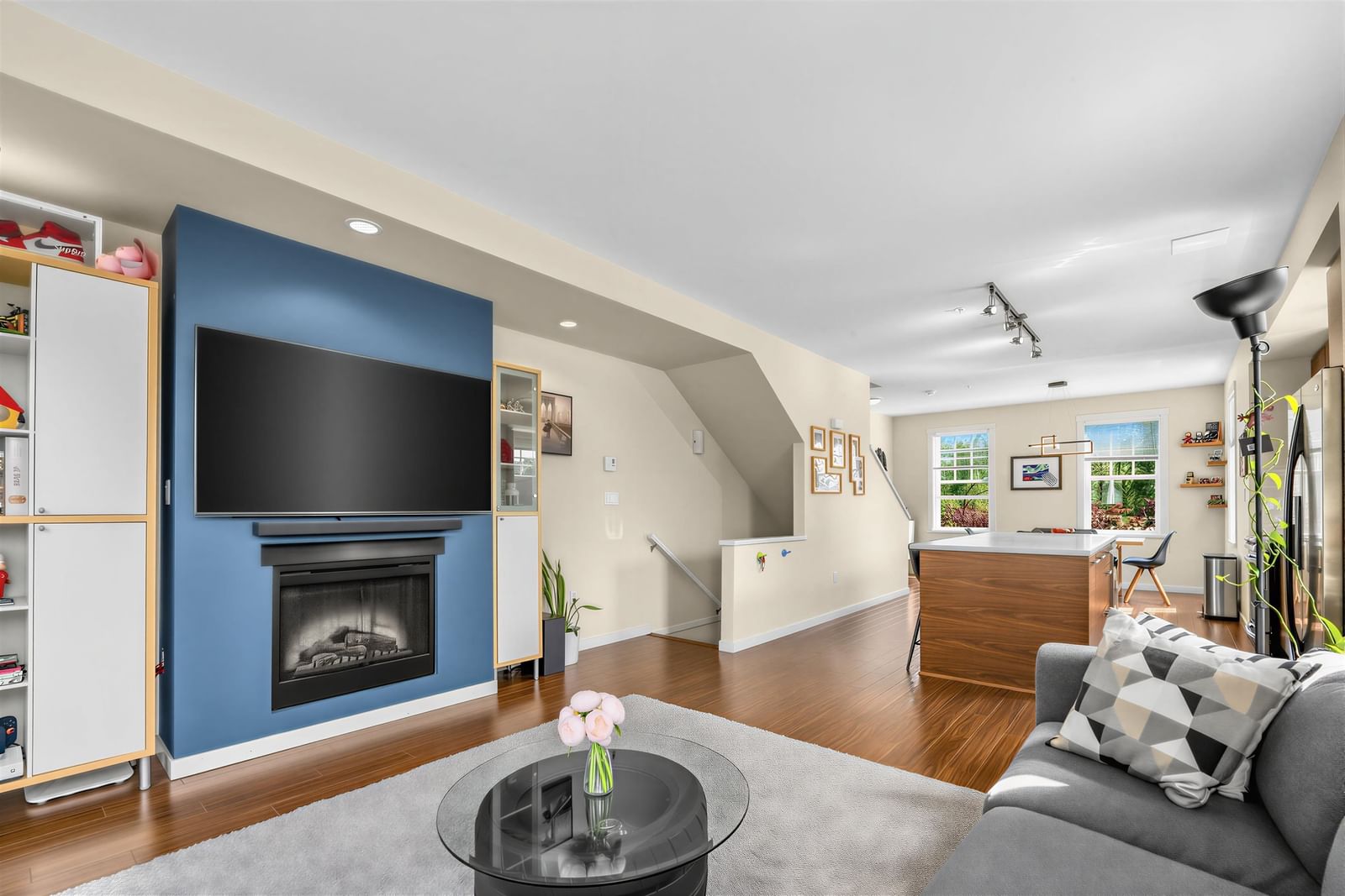 Listing Image 5