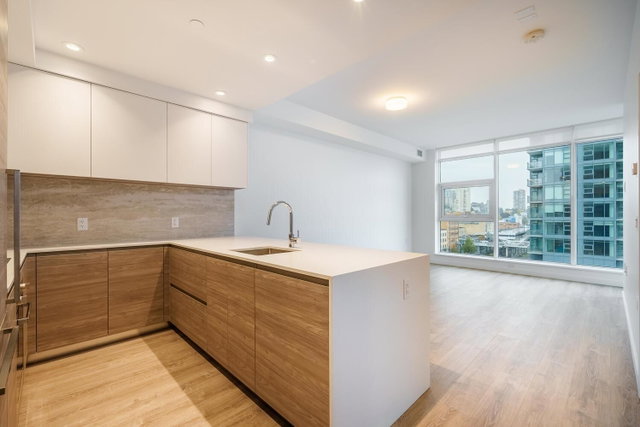 605 - 680 Quayside Drive