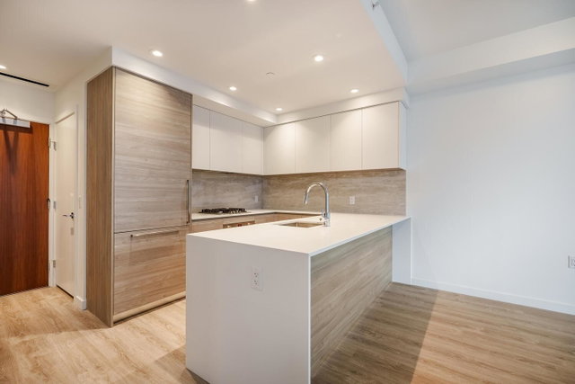 605 - 680 Quayside Drive