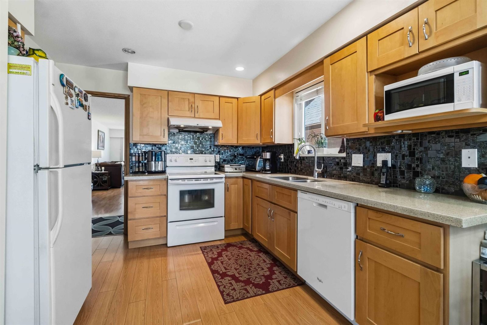 Listing Image 6