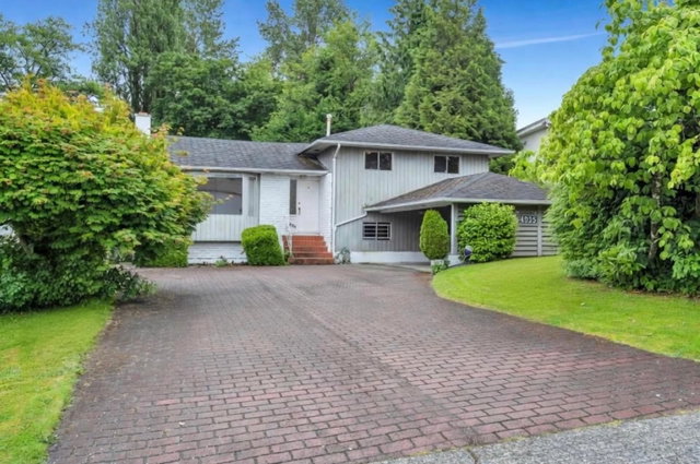 4936 Barker Crescent
