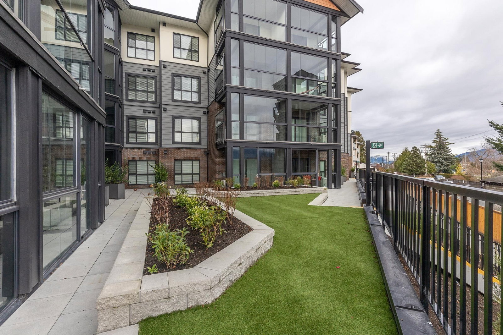 Listing Image 9
