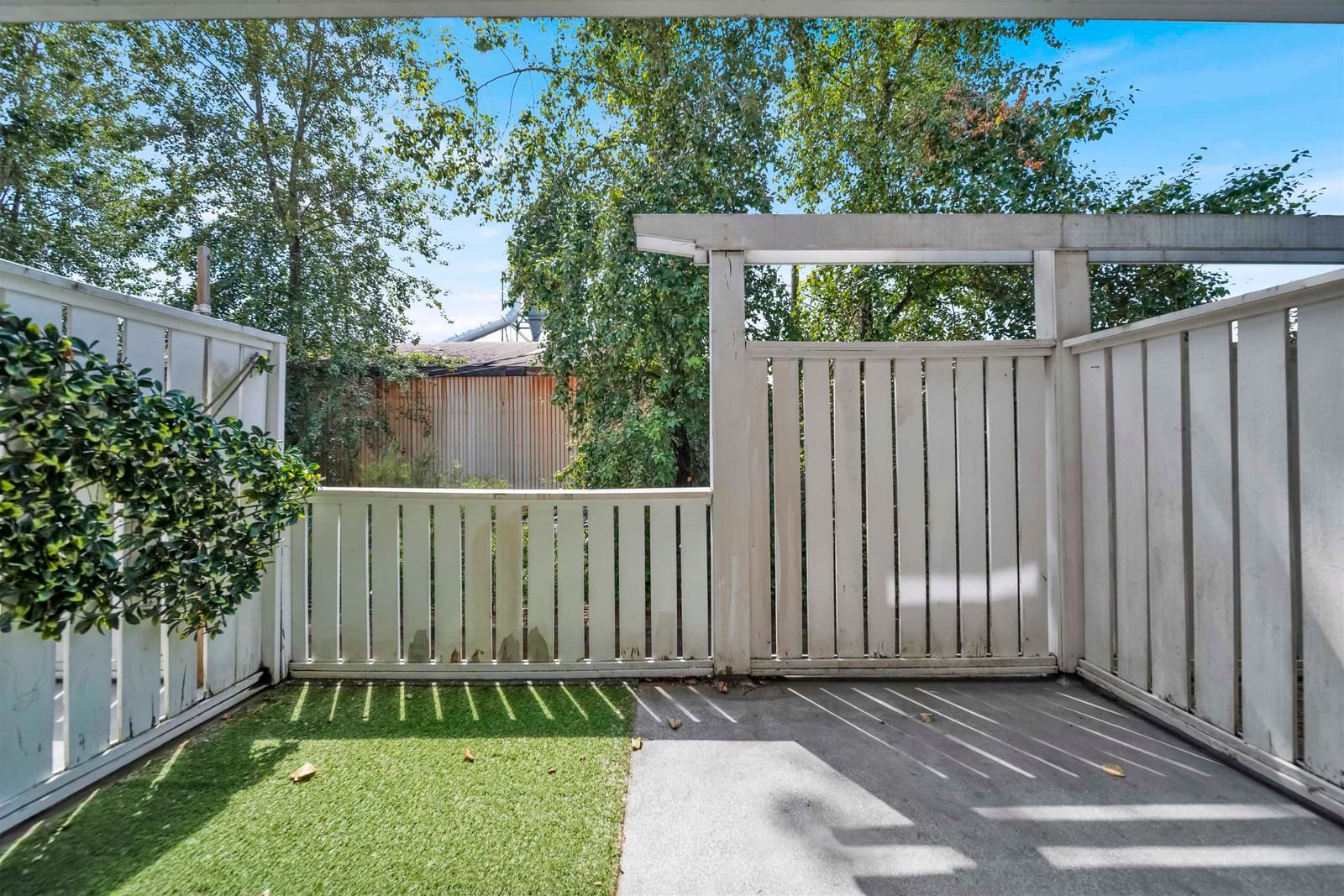 Listing Image 8