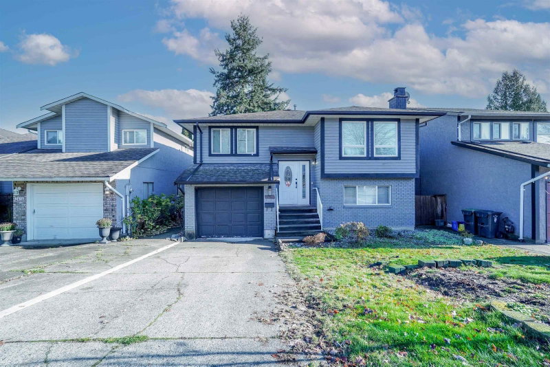 2418 Wayburne Crescent