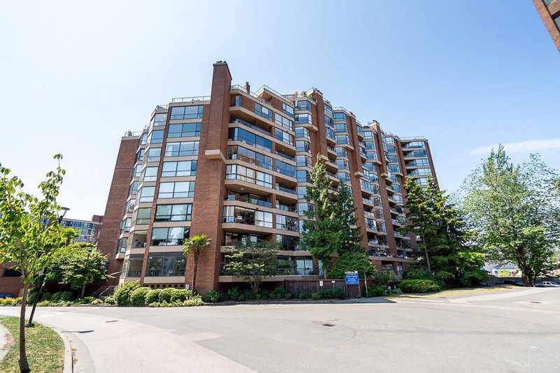 305 - 1450 Pennyfarthing Drive