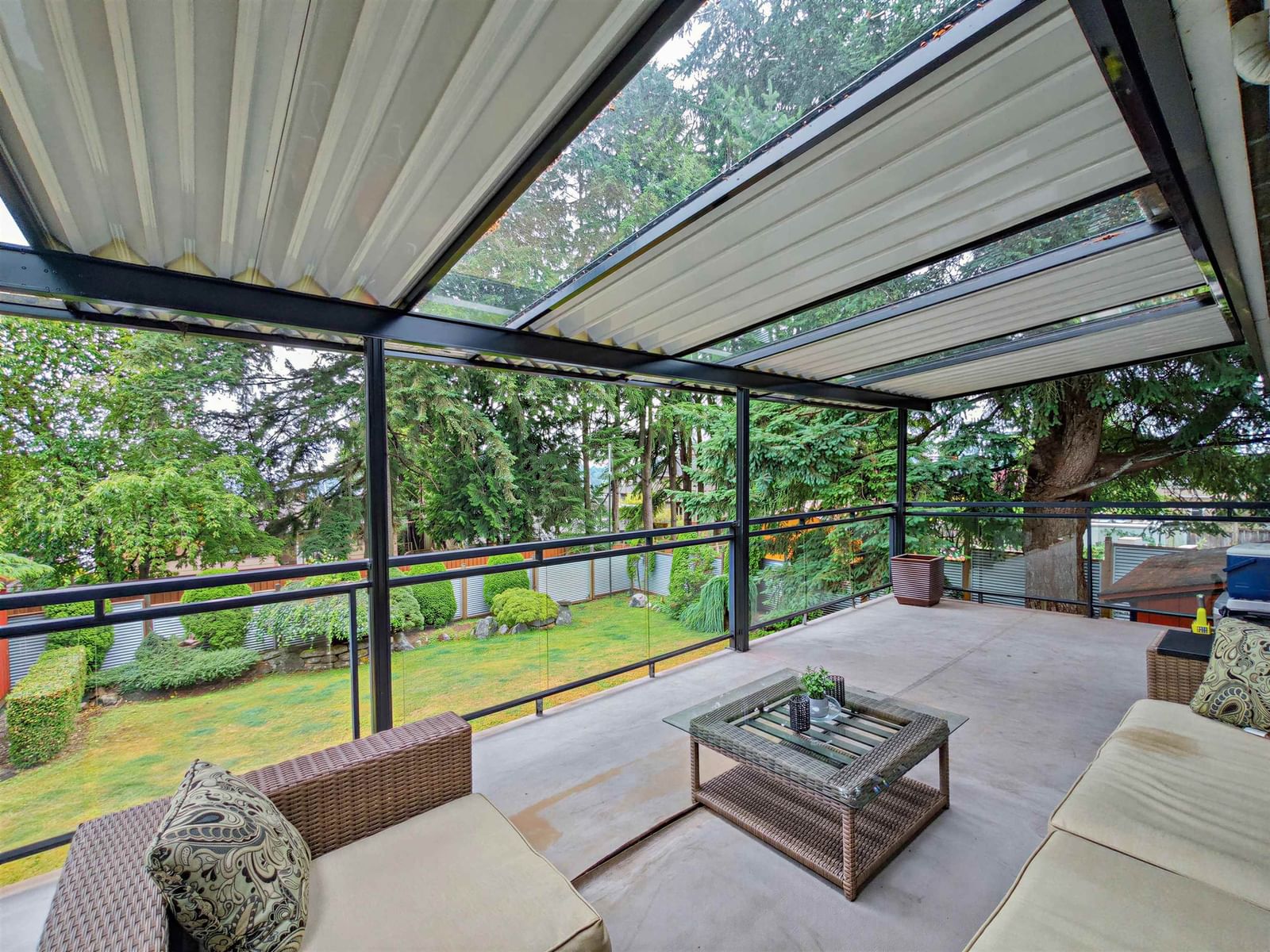 Listing Image 11