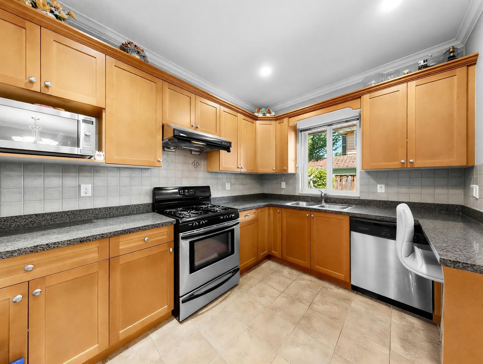 Listing Image 9