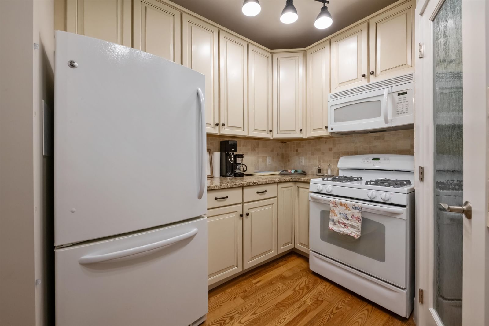 Listing Image 21