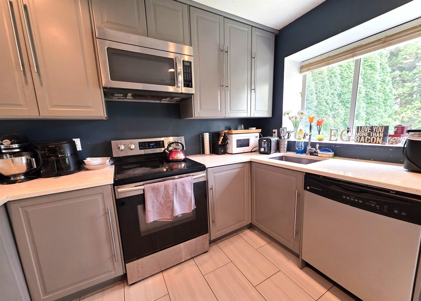 Listing Image 12