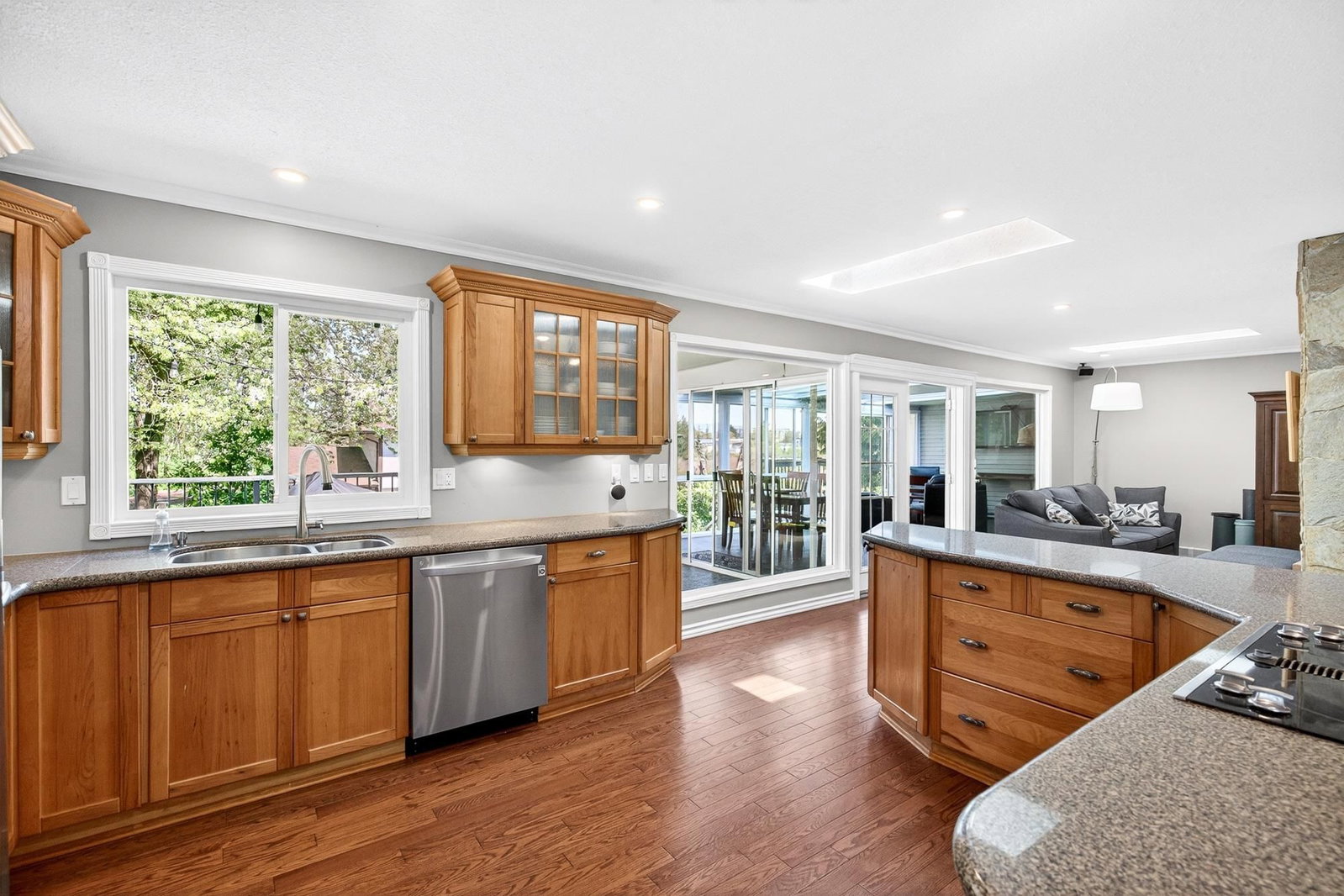 Listing Image 11
