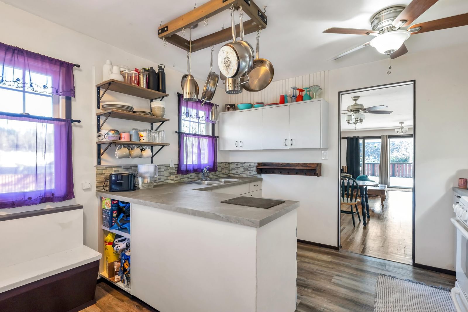 Listing Image 10