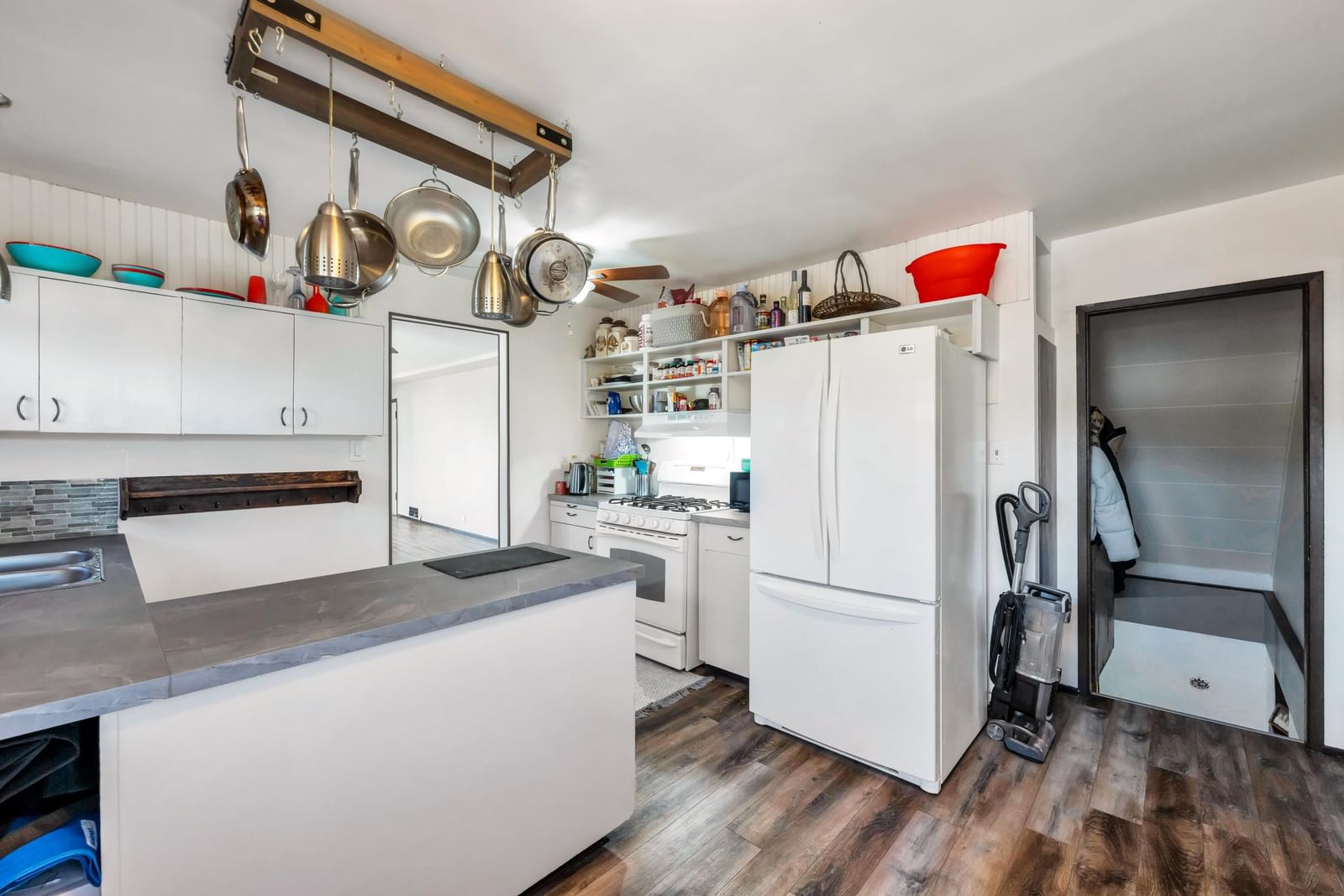 Listing Image 11
