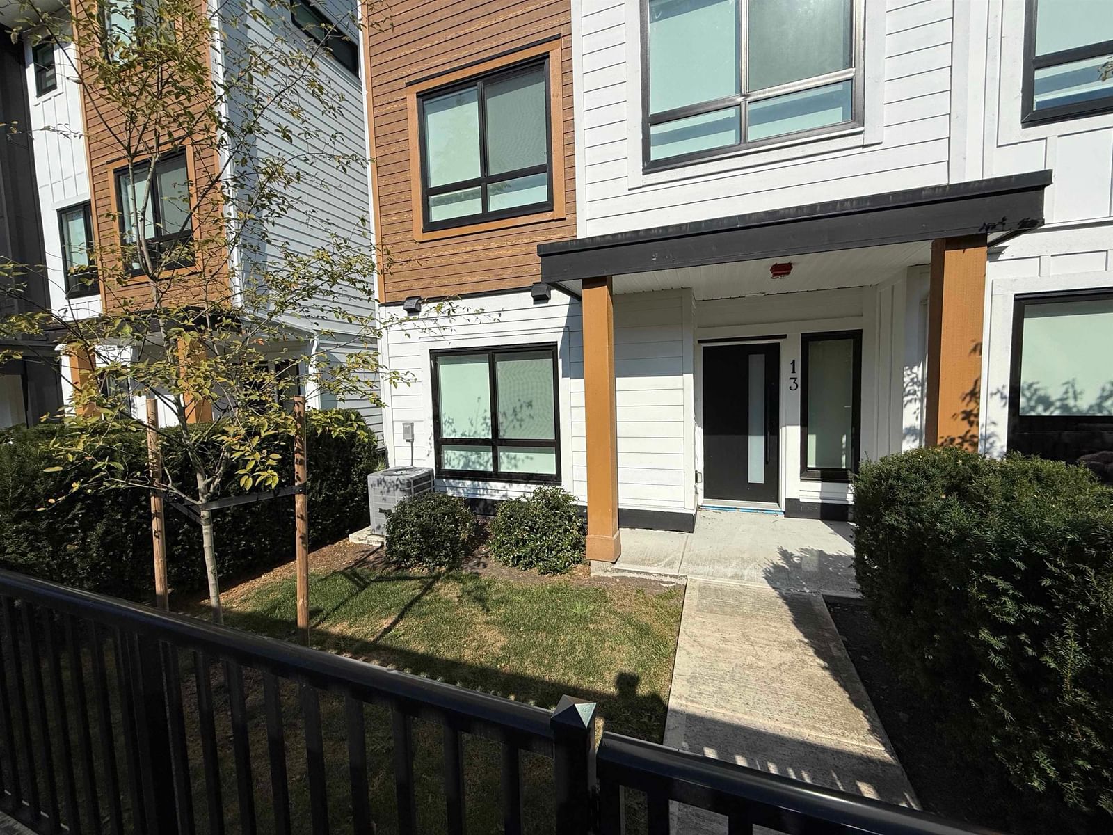 Listing Image 4