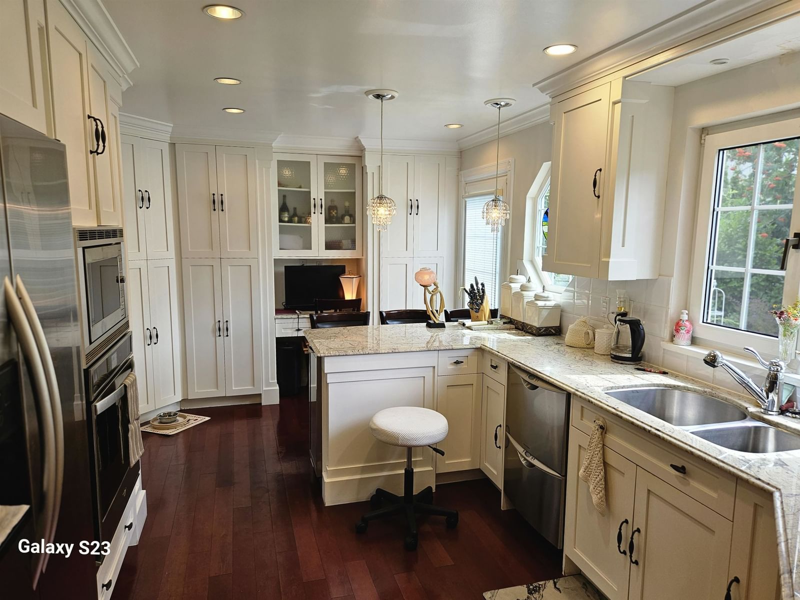 Listing Image 12