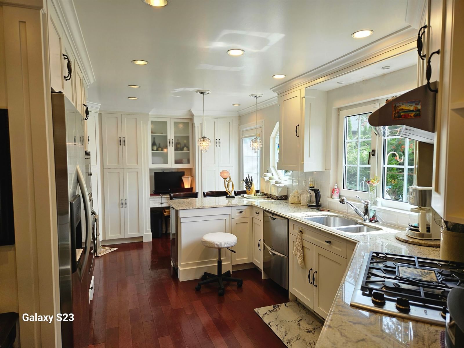 Listing Image 9