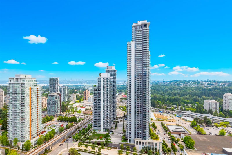 1604 - 3833 Evergreen Place