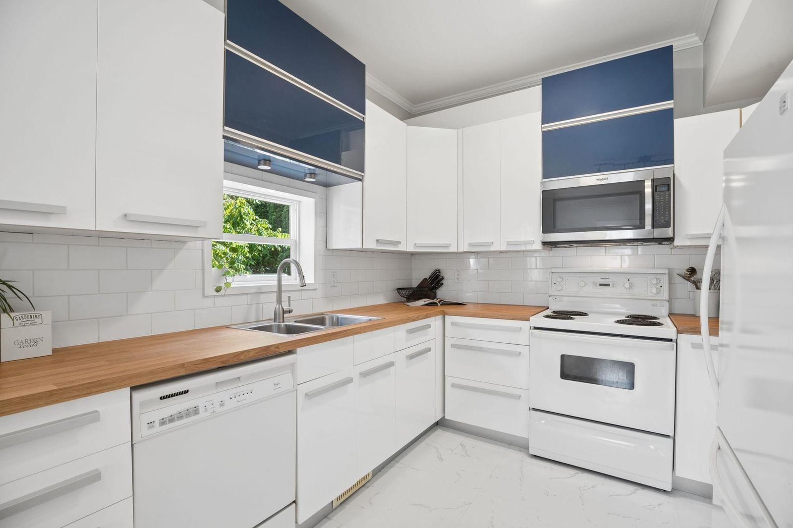 Listing Image 14