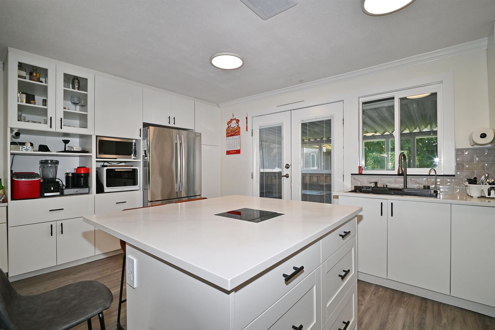 Listing Image 4