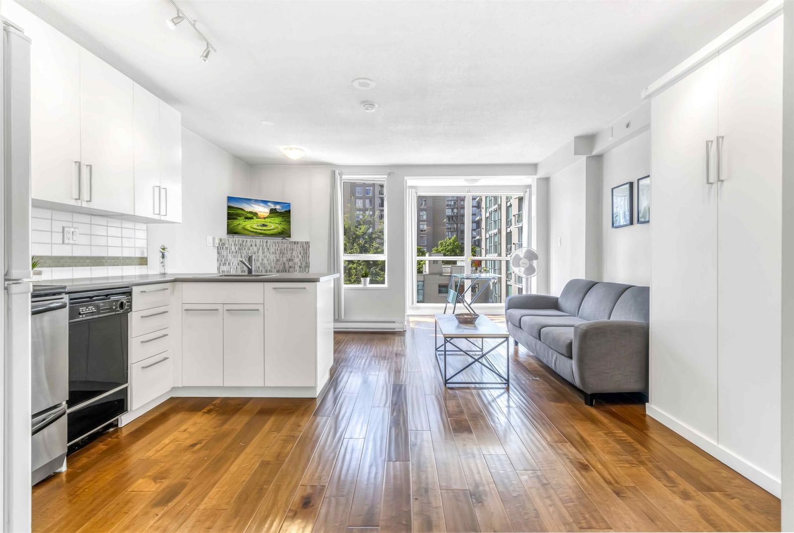 Listing Image 7