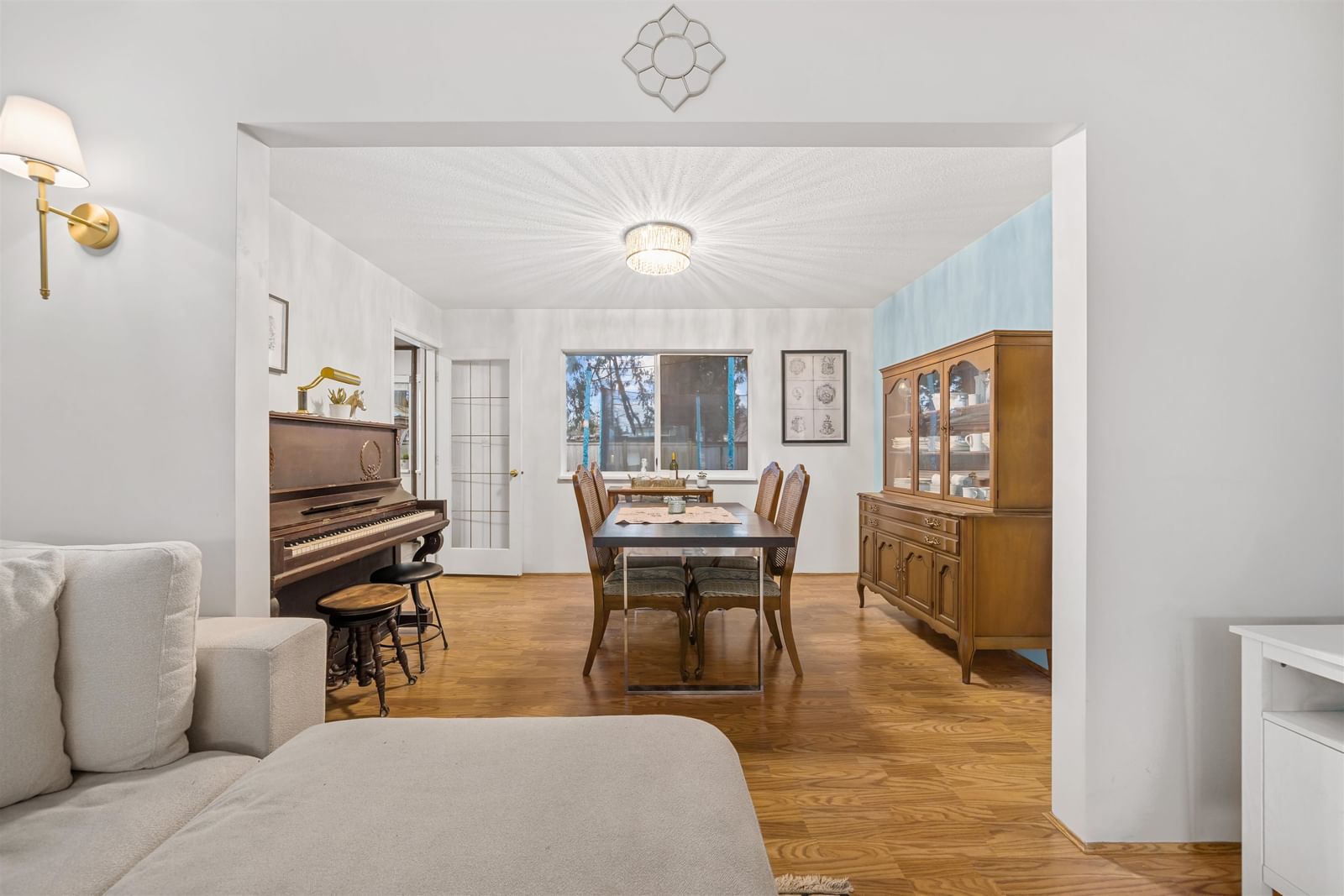 Listing Image 8