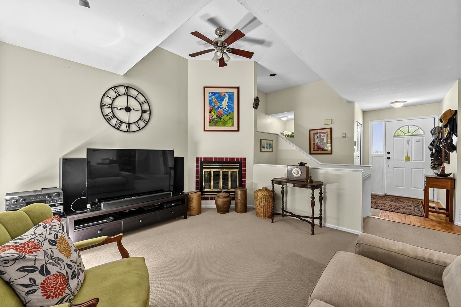 Listing Image 4