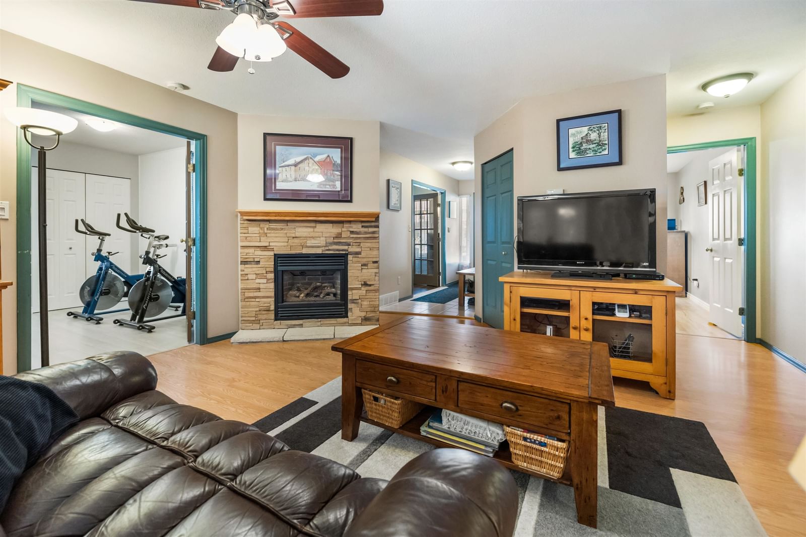 Listing Image 8