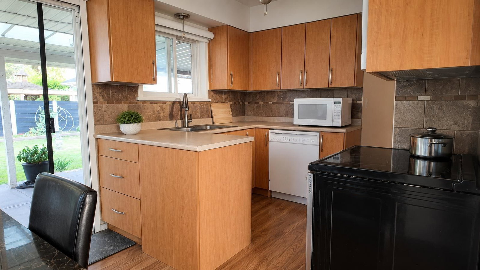 Listing Image 7