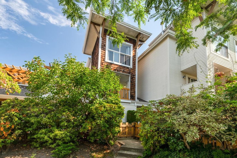 7 - 7100 Lynnwood Drive