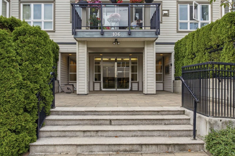 303 - 106 Kings Road W