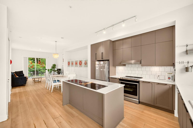 21 - 4638 Orca Way