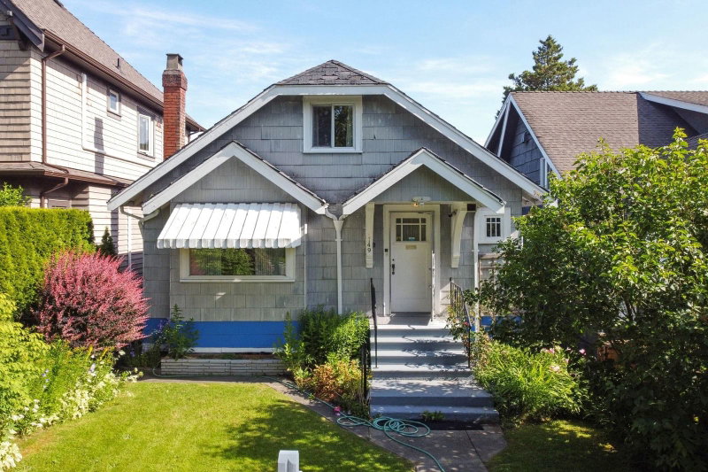 3149 King Edward Avenue W