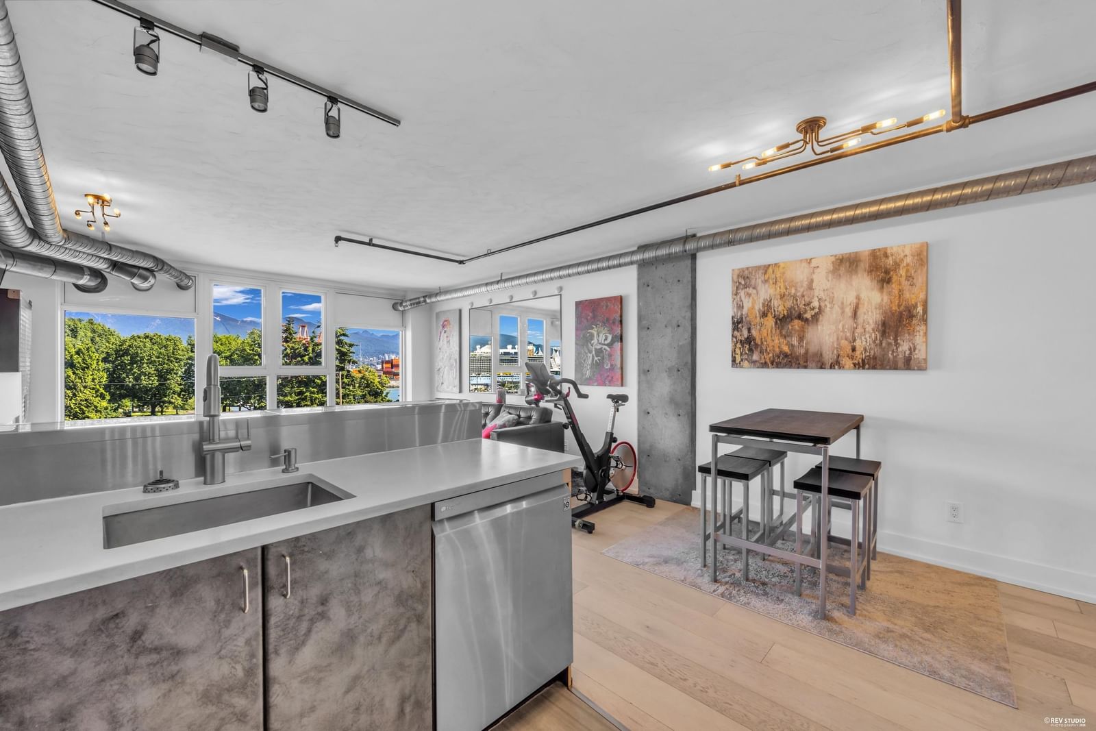 Listing Image 10