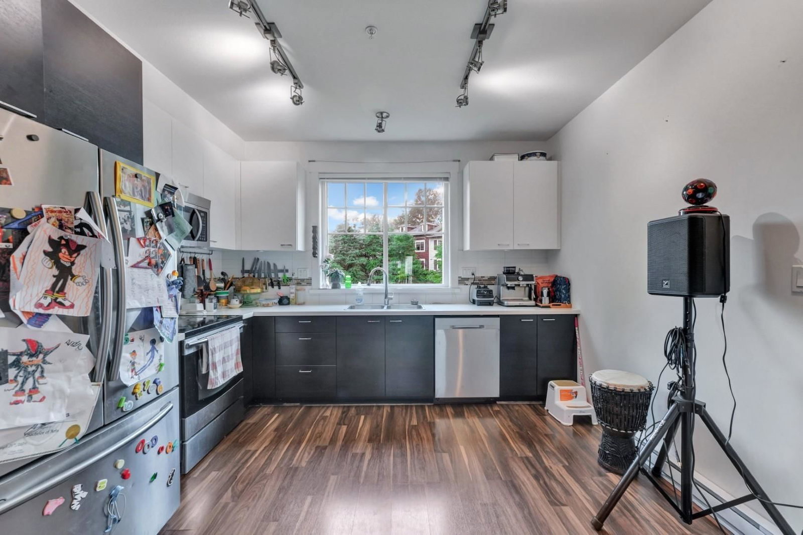 Listing Image 9