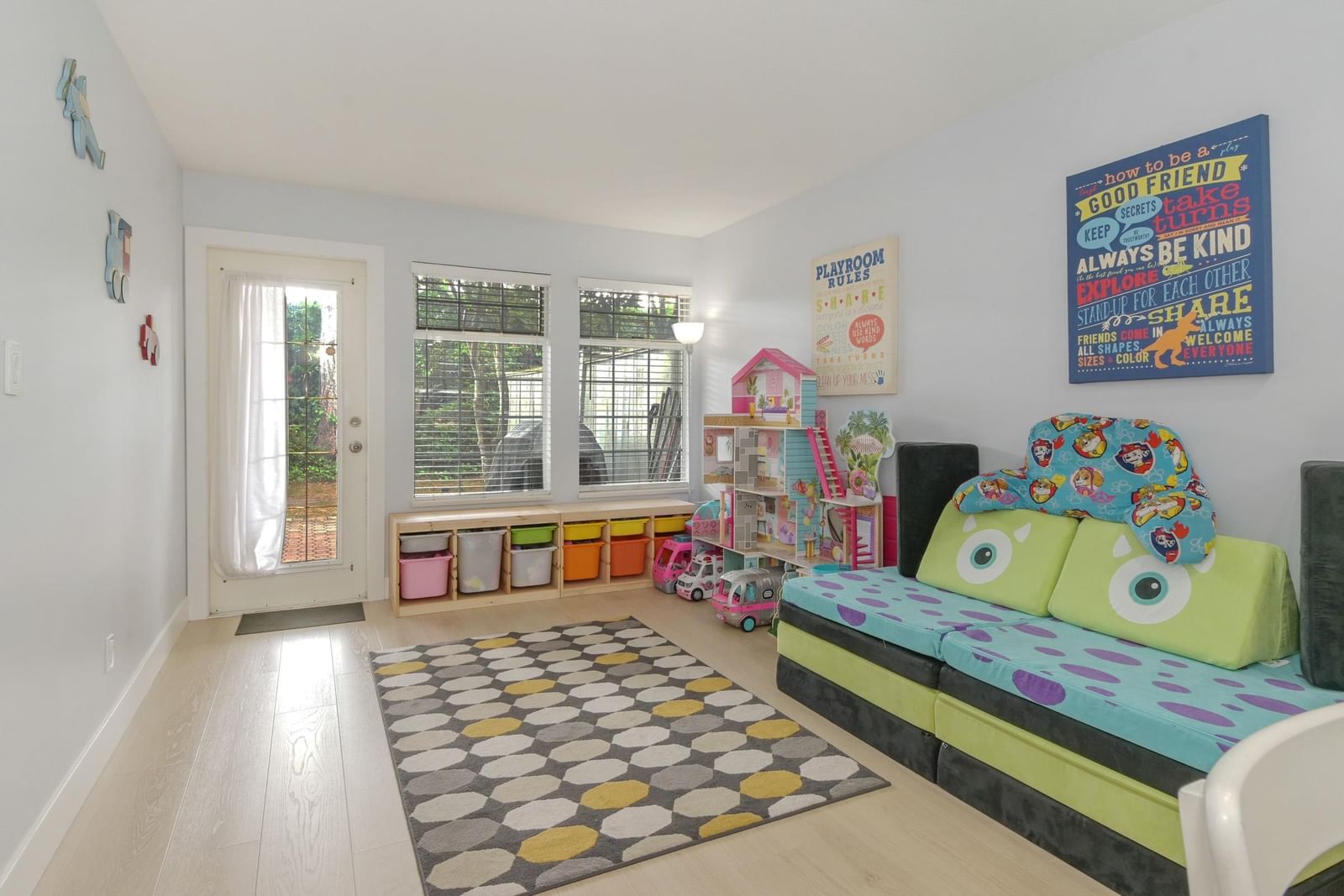 Listing Image 10