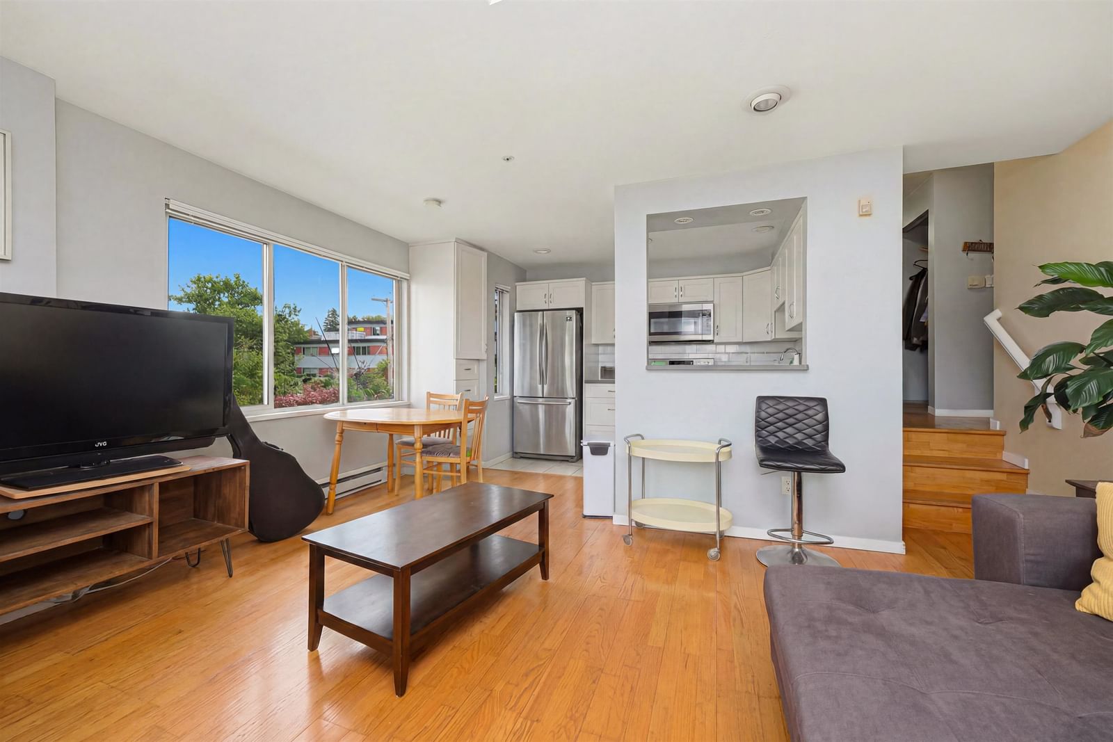 Listing Image 5